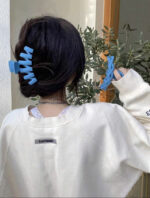 8pcs Women's Acrylic Shark Hair Clips Set - Image 2