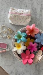 1pc Ladies' Cute And Sweet Plumeria Flower Hair Claw Decorative Hair Accessory - Image 2