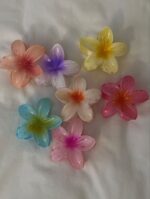 1pc Ladies' Cute And Sweet Plumeria Flower Hair Claw Decorative Hair Accessory - Image 4