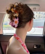 1pc Ladies' Cute And Sweet Plumeria Flower Hair Claw Decorative Hair Accessory - Image 3