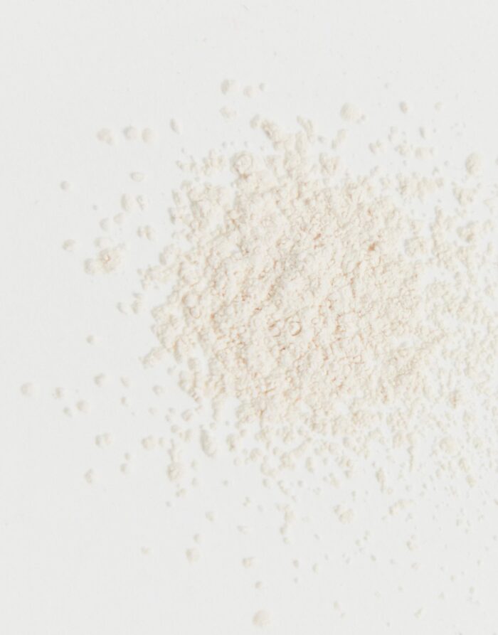 Makeup Revolution Loose Baking Powder - Image 5