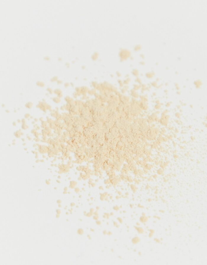 Makeup Revolution Loose Baking Powder - Image 2