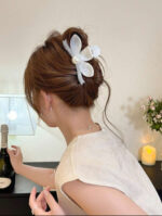 Flower Faux Pearl Plastic Hair Clips 3pcs - Image 5