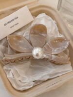 Flower Faux Pearl Plastic Hair Clips 3pcs - Image 6