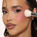HUDA BEAUTY Diffusing Cheek Brush - Image 3