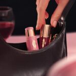 ⁦Charlotte Tilbury  Mini Unreal Lip + Cheek Glow Blush Stick with Hyaluronic Acid 3 g⁩ - الصورة ⁦2⁩