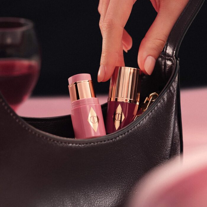 ⁦Charlotte Tilbury  Mini Unreal Lip + Cheek Glow Blush Stick with Hyaluronic Acid 3 g⁩ - الصورة ⁦2⁩
